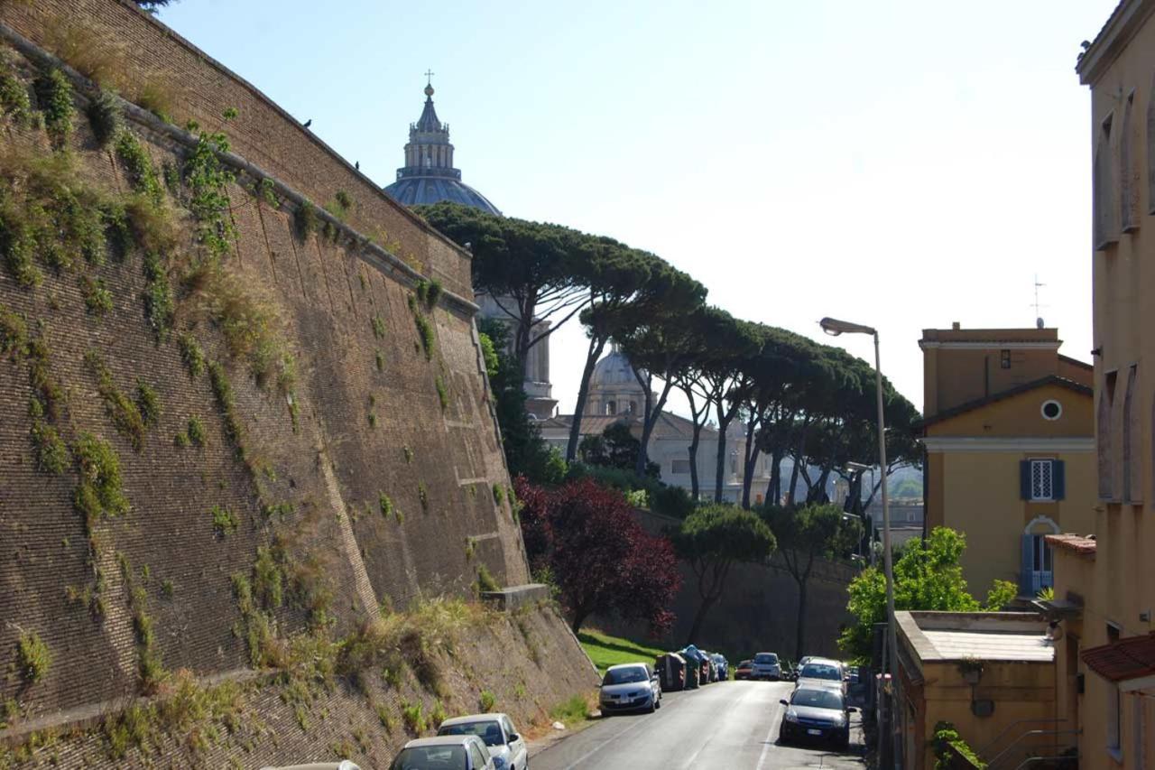 Vatican Apartahotel 3*
